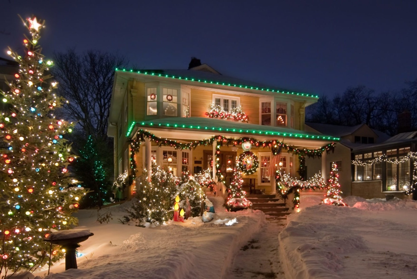 awesome outdoor christmas decorations Bulan 3 Best Outdoor Christmas Lights for the Best Neighborhood Display