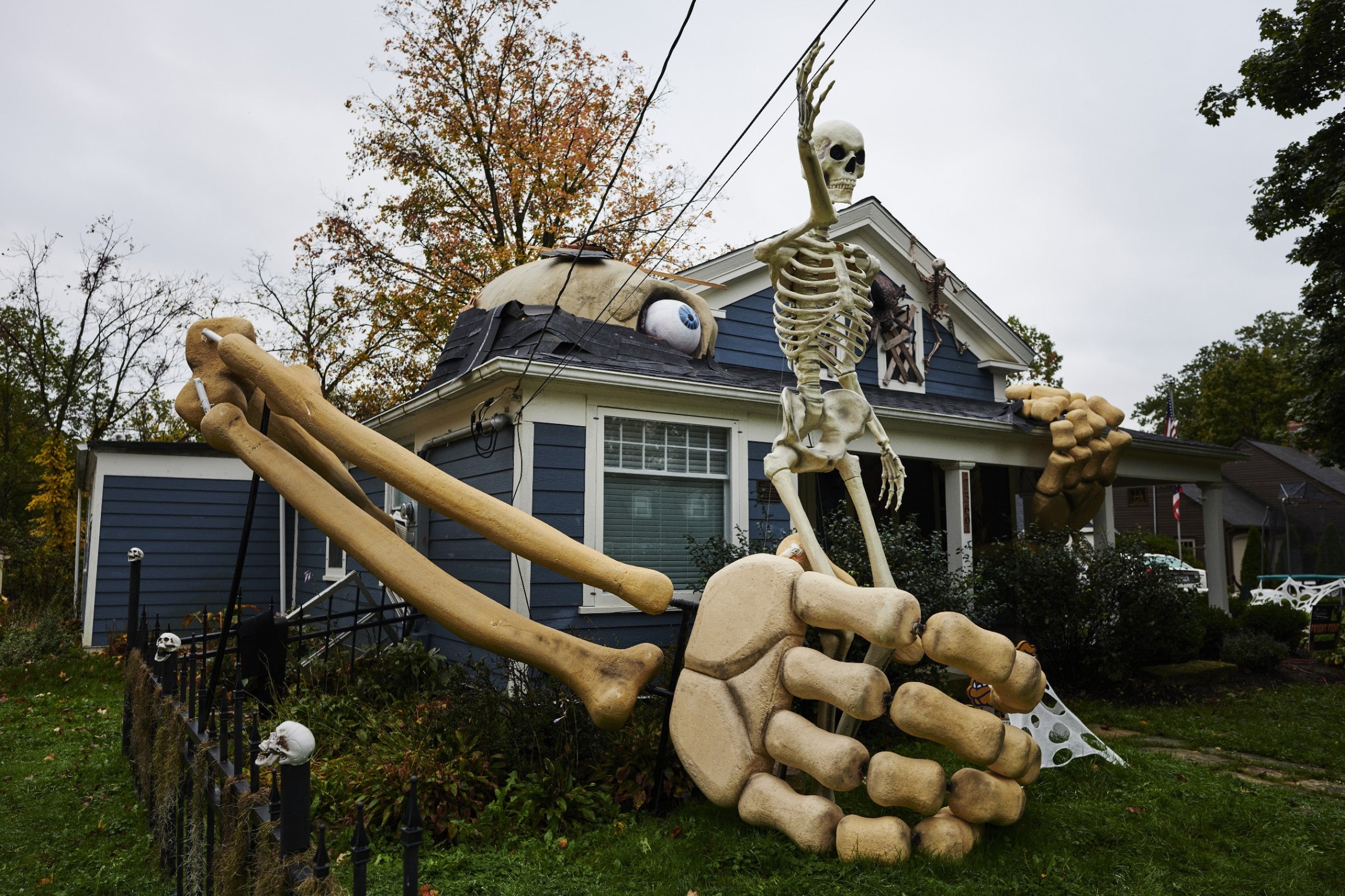 huge skeleton decoration Niche Utama Home With huge skeletons, the yard-decorating arms race heats up